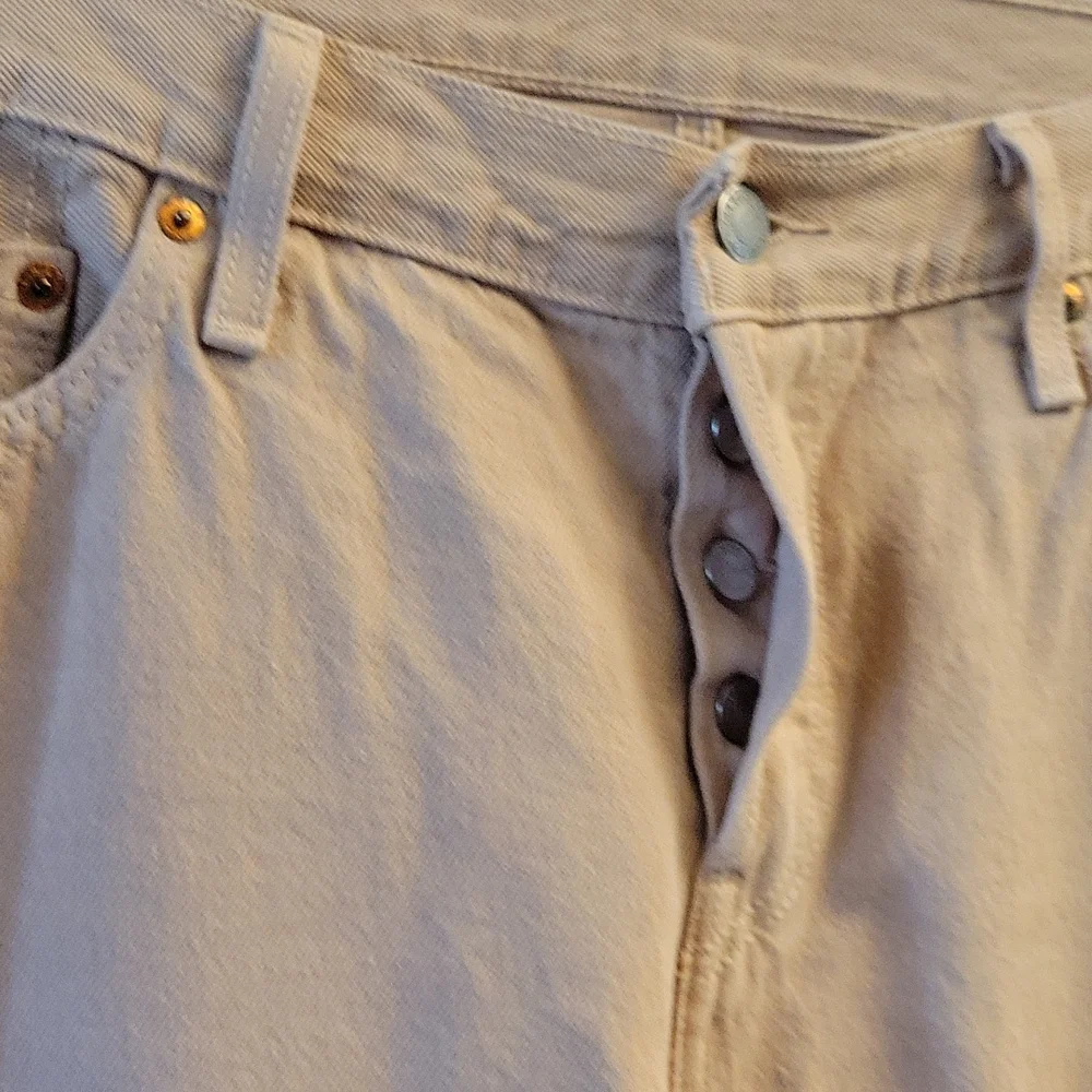 LEVIS Light Colored 501 Button Fly Jeans 32